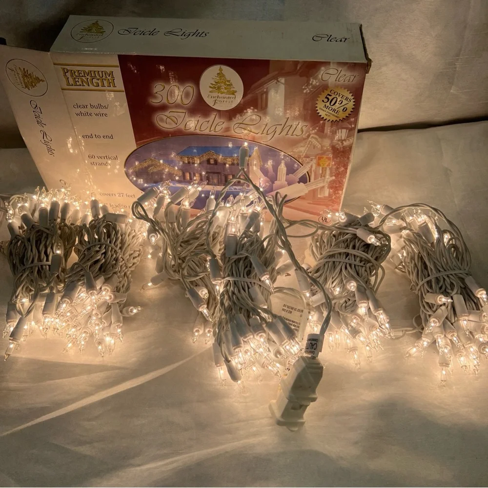 Clear Icicle Lights‎